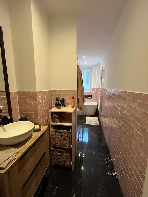 Calm Apartment In Great Location Paris