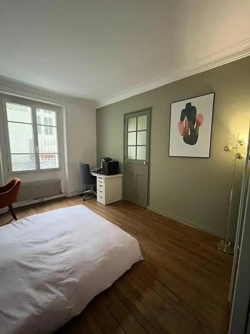 Calm Apartment In Great Location Paris